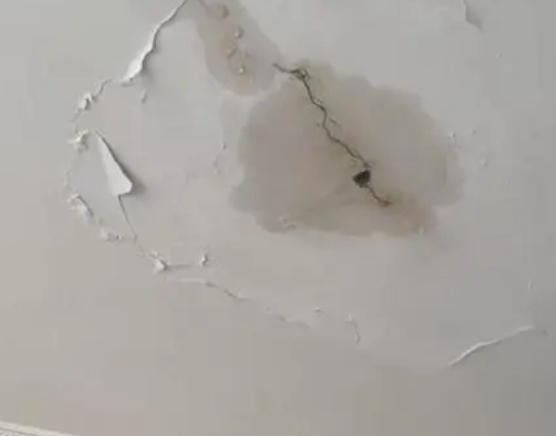 阿鲁科尔阳台漏水维修公司分享下屋面防水工程质量问题原因分析